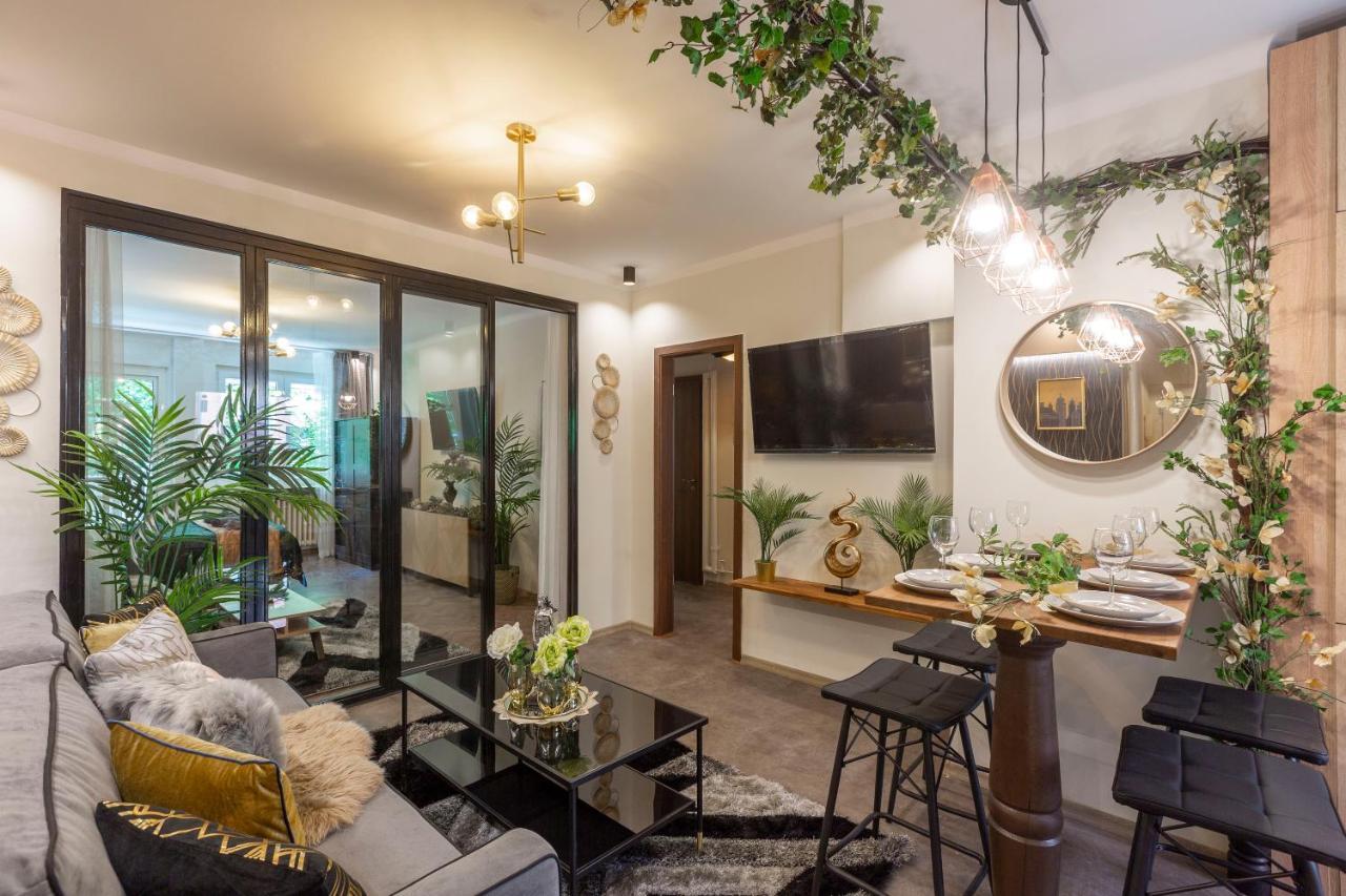 Stylish Quentin In The King Street Apartman Budapest