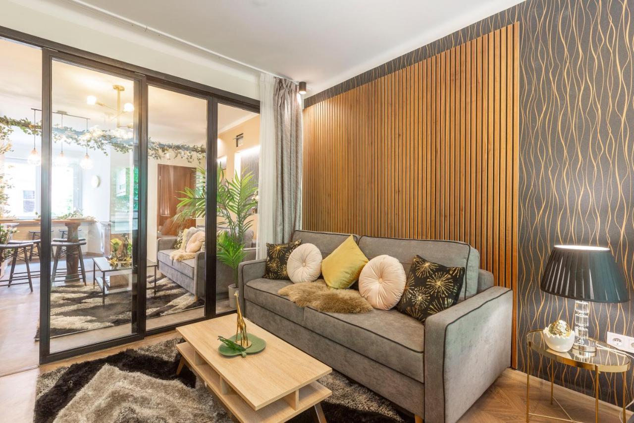 Stylish Quentin In The King Street Apartman